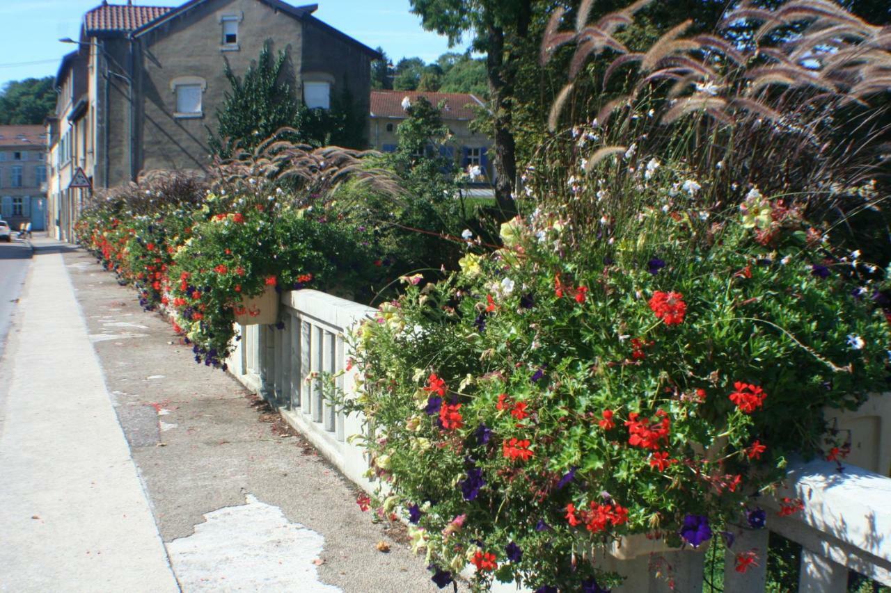 Apartamento Les Ponts De L'Ornain Bar-le-Duc Exterior foto